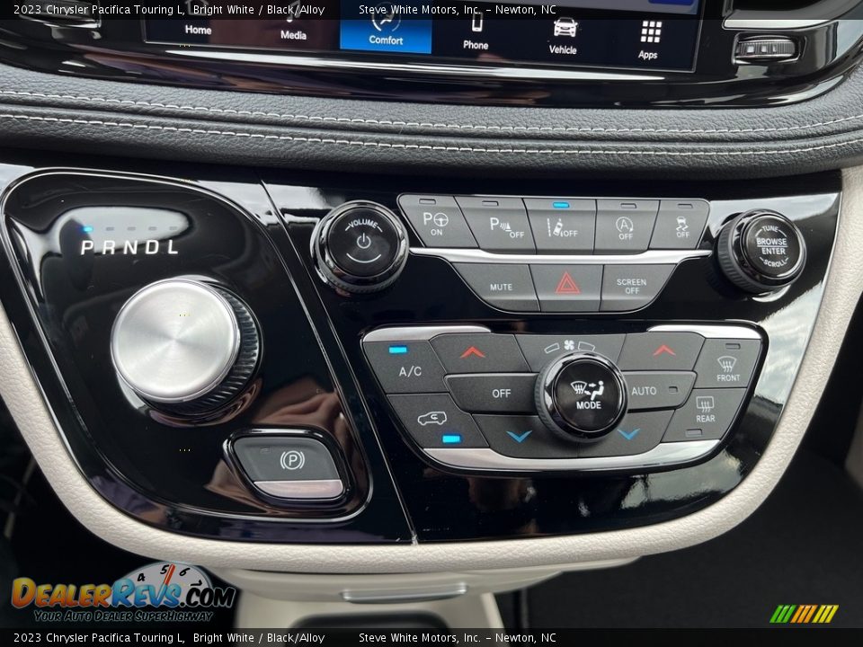 Controls of 2023 Chrysler Pacifica Touring L Photo #25