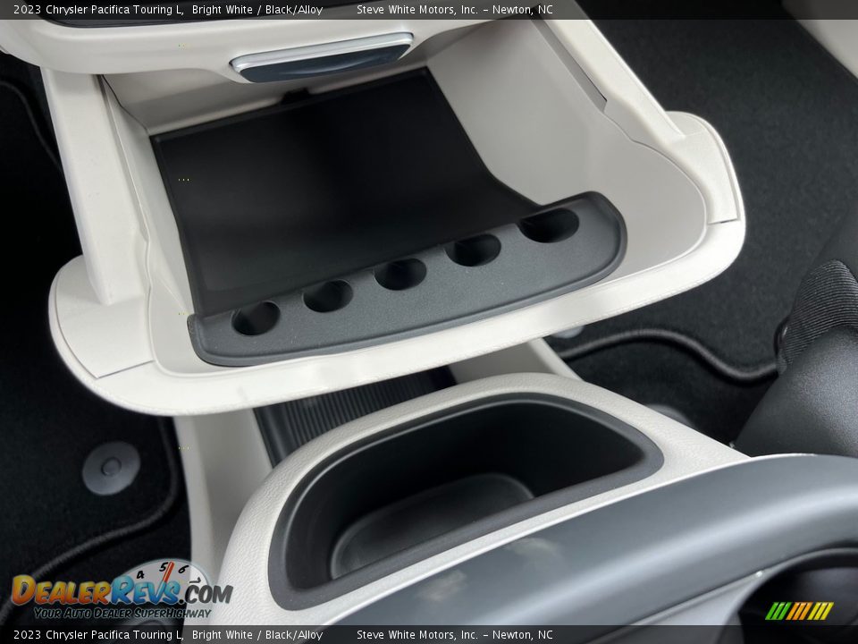 2023 Chrysler Pacifica Touring L Bright White / Black/Alloy Photo #27