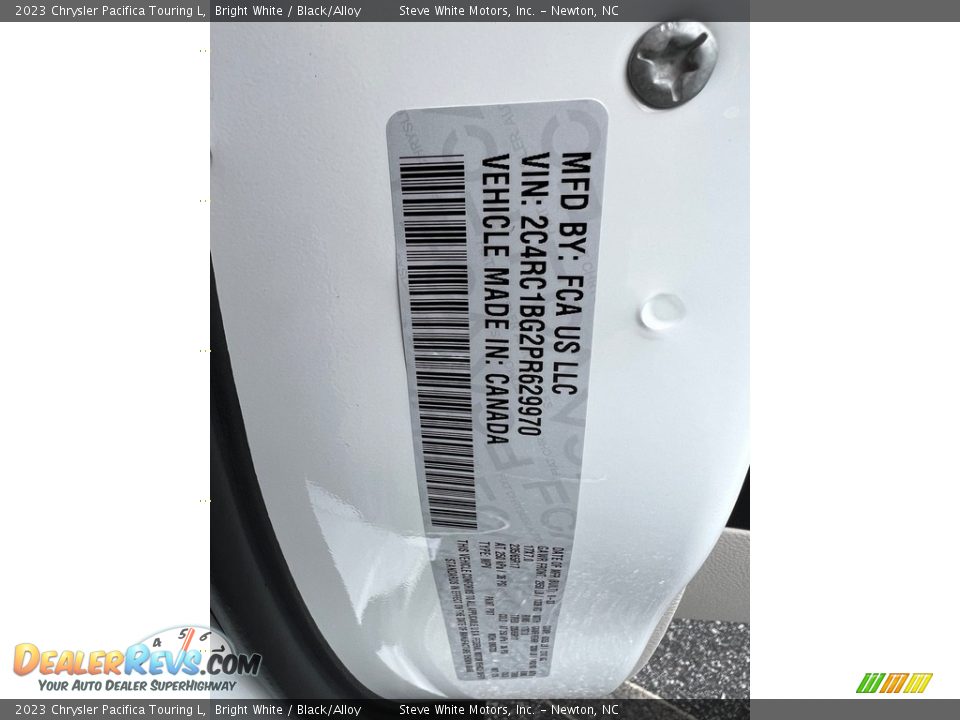 2023 Chrysler Pacifica Touring L Bright White / Black/Alloy Photo #32