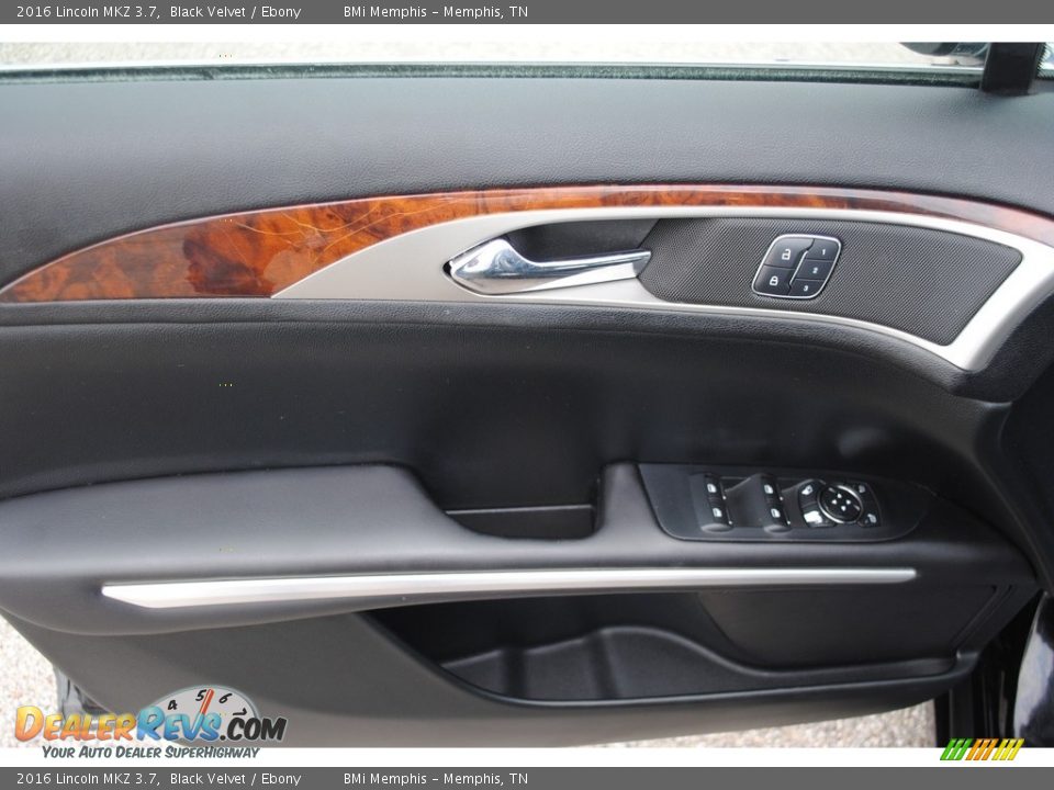 Door Panel of 2016 Lincoln MKZ 3.7 Photo #10