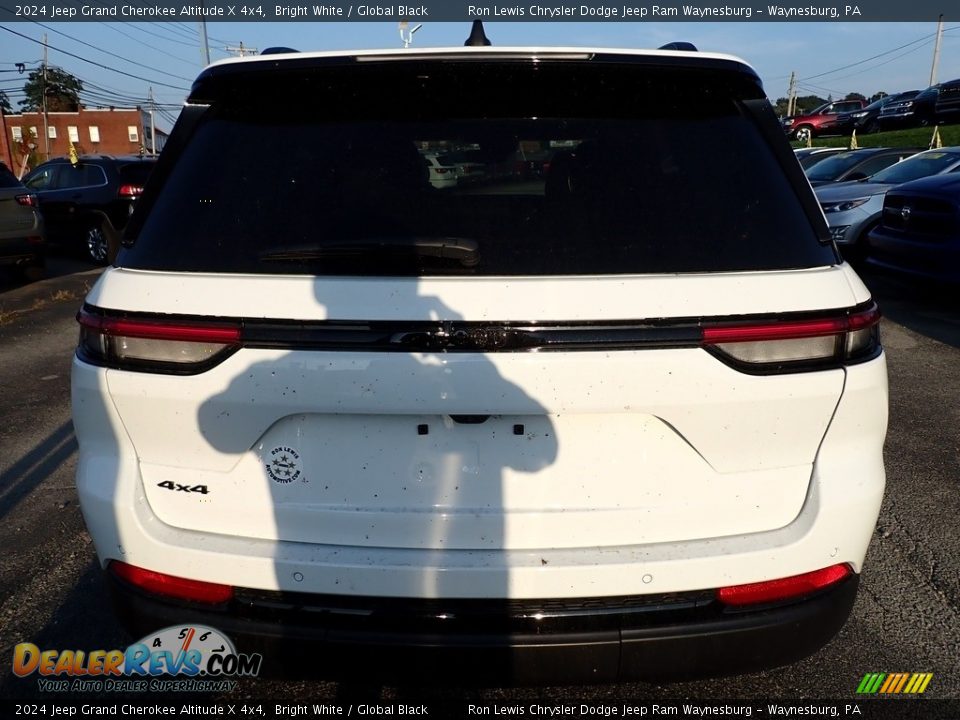 2024 Jeep Grand Cherokee Altitude X 4x4 Bright White / Global Black Photo #4