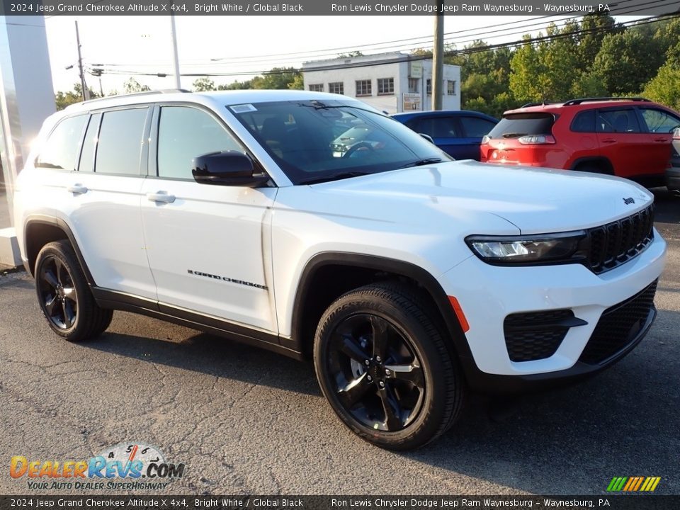 Front 3/4 View of 2024 Jeep Grand Cherokee Altitude X 4x4 Photo #8
