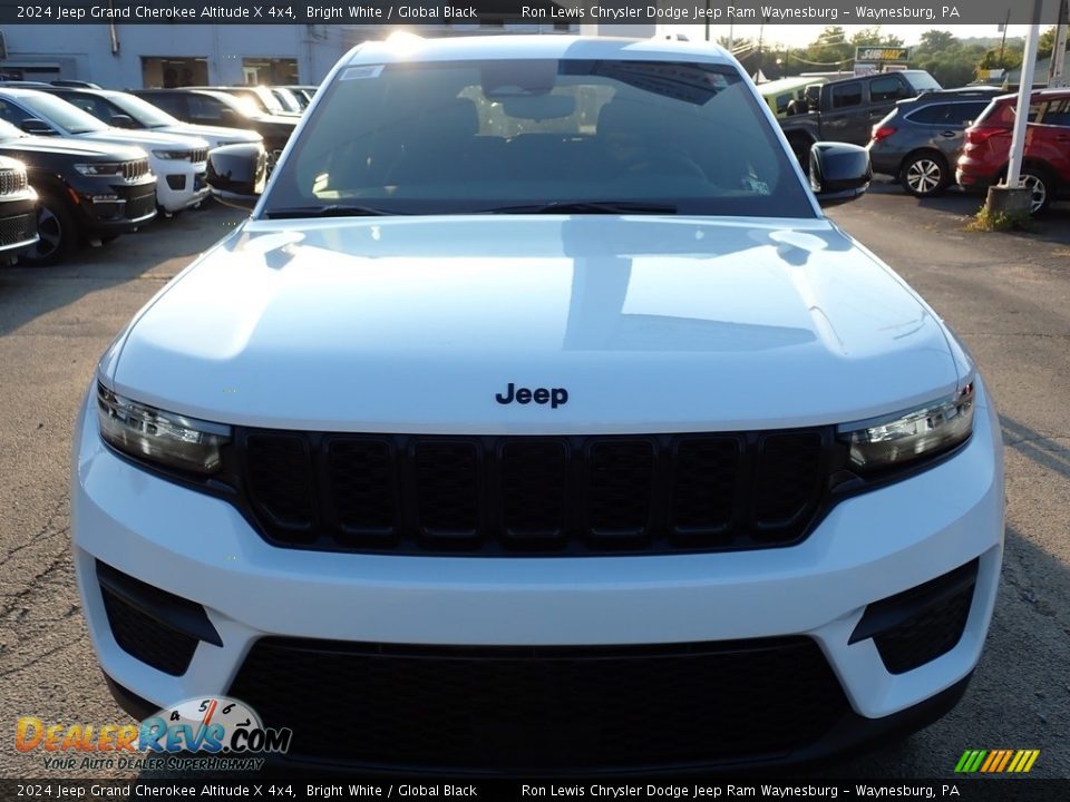 2024 Jeep Grand Cherokee Altitude X 4x4 Bright White / Global Black Photo #9