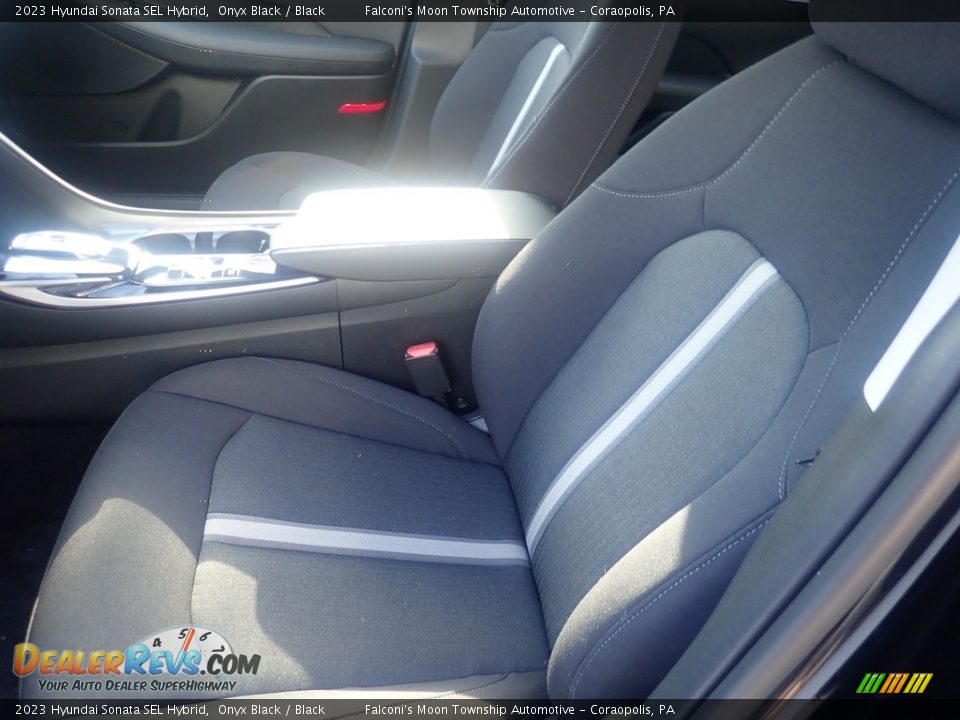 Front Seat of 2023 Hyundai Sonata SEL Hybrid Photo #10