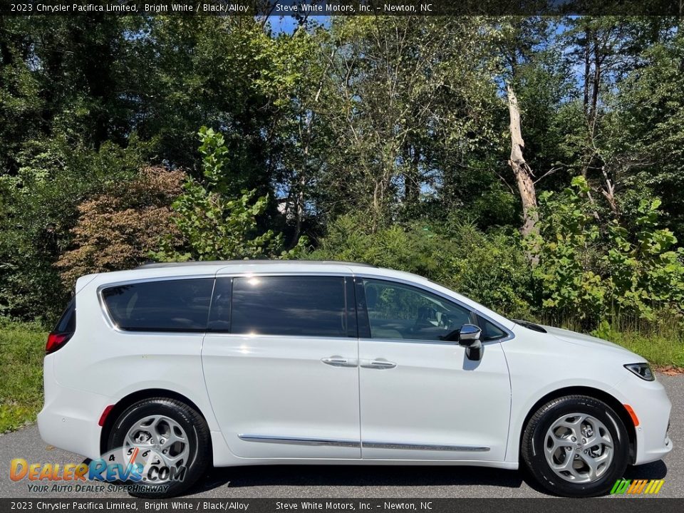 Bright White 2023 Chrysler Pacifica Limited Photo #5