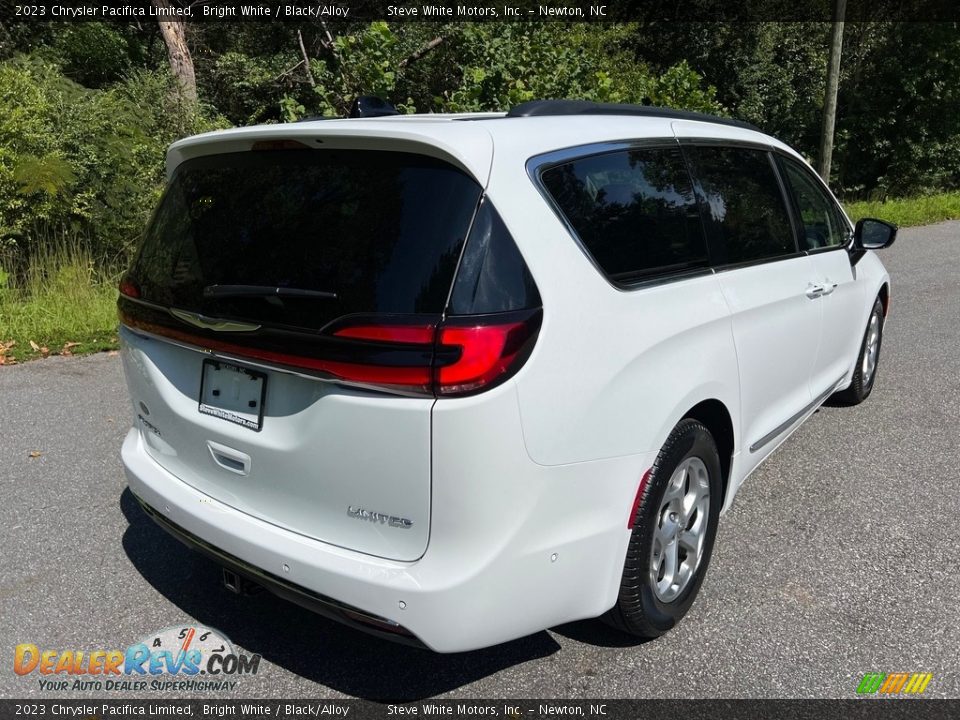 2023 Chrysler Pacifica Limited Bright White / Black/Alloy Photo #6
