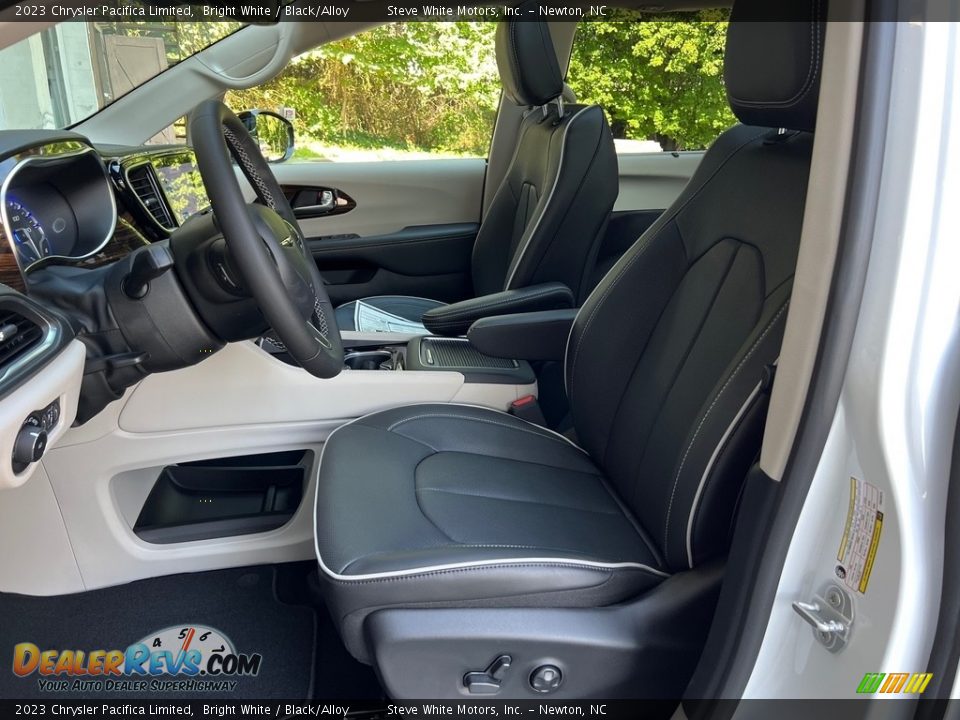 Front Seat of 2023 Chrysler Pacifica Limited Photo #11
