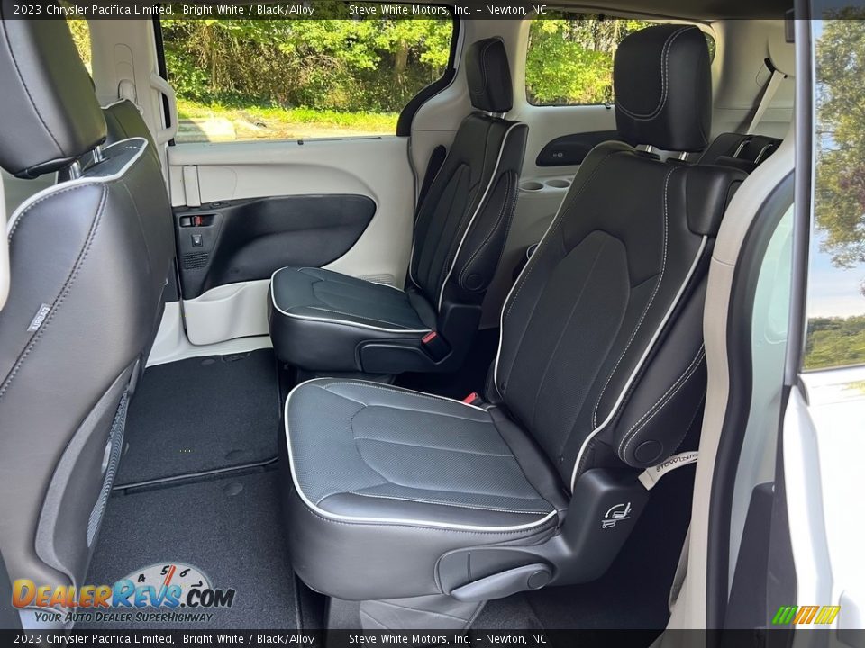 Rear Seat of 2023 Chrysler Pacifica Limited Photo #14