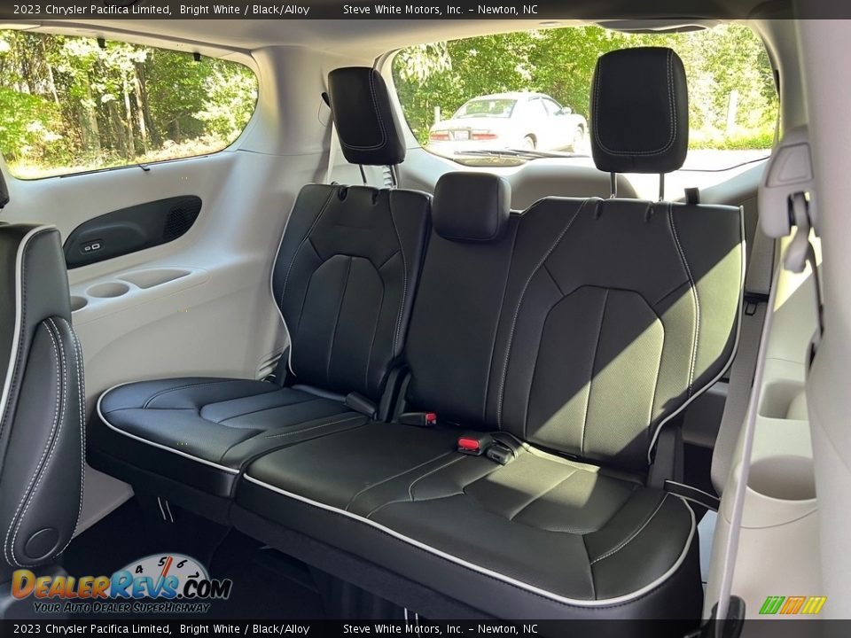 Rear Seat of 2023 Chrysler Pacifica Limited Photo #15
