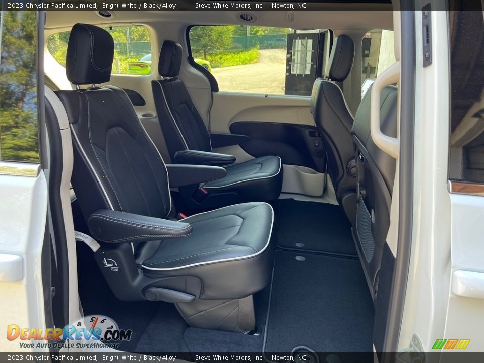 Rear Seat of 2023 Chrysler Pacifica Limited Photo #19