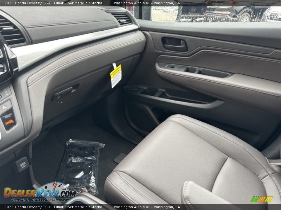 Front Seat of 2023 Honda Odyssey EX-L Photo #11