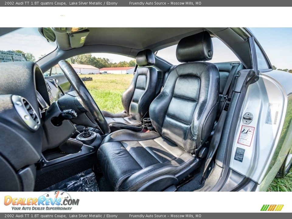 Front Seat of 2002 Audi TT 1.8T quattro Coupe Photo #15