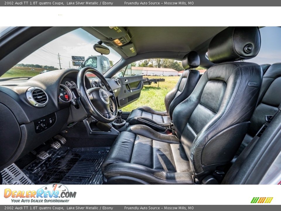 Front Seat of 2002 Audi TT 1.8T quattro Coupe Photo #16