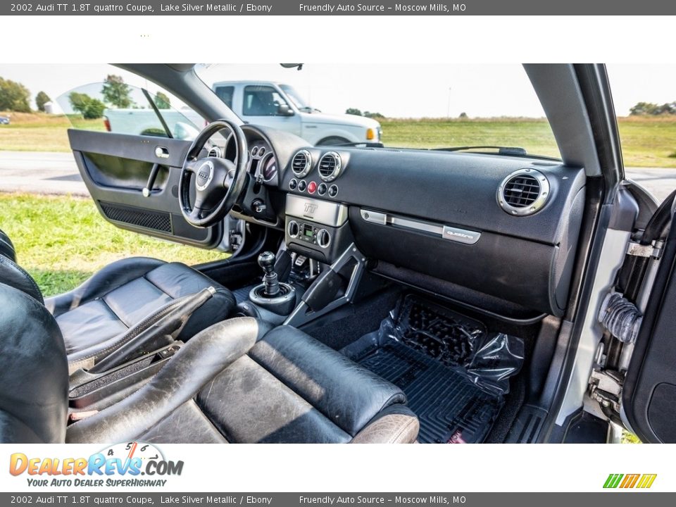 Dashboard of 2002 Audi TT 1.8T quattro Coupe Photo #21