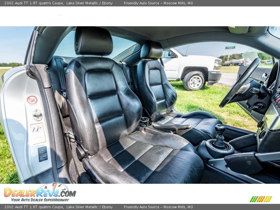 Front Seat of 2002 Audi TT 1.8T quattro Coupe Photo #23