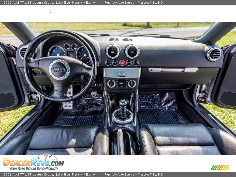 Dashboard of 2002 Audi TT 1.8T quattro Coupe Photo #25