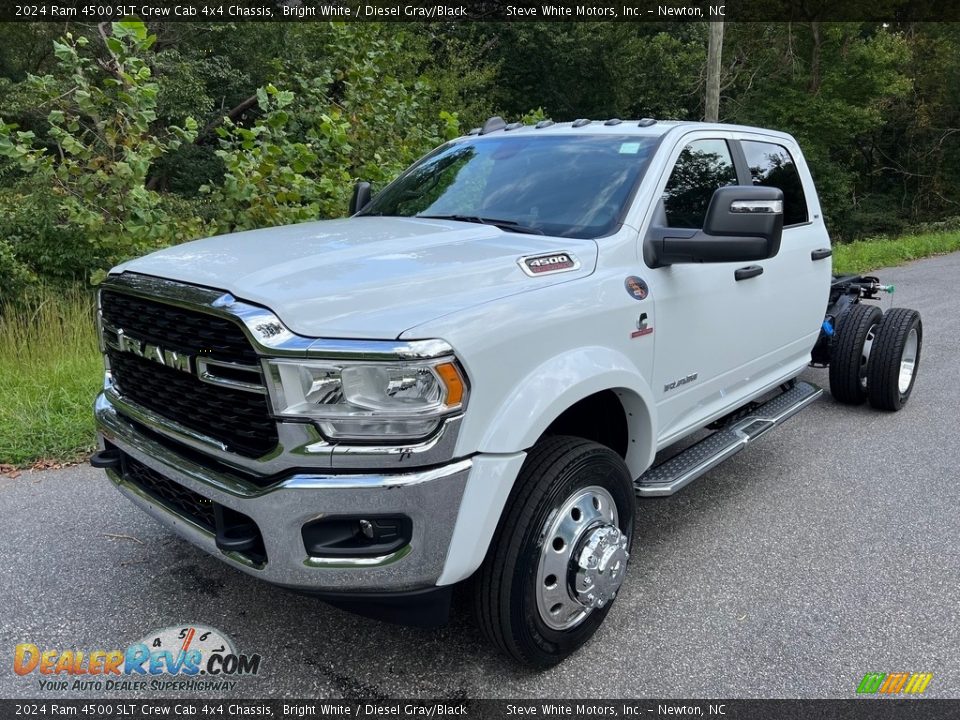 2024 Ram 4500 SLT Crew Cab 4x4 Chassis Bright White / Diesel Gray/Black Photo #2