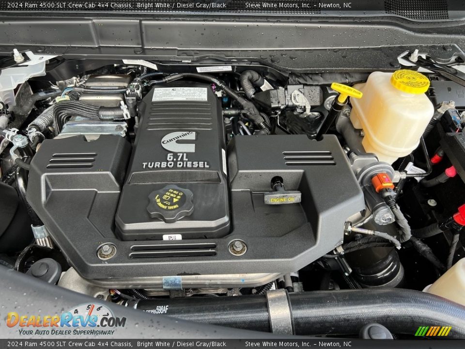 2024 Ram 4500 SLT Crew Cab 4x4 Chassis 6.7 Liter OHV 24-Valve Cummins Turbo-Diesel Inline 6 Cylinder Engine Photo #9