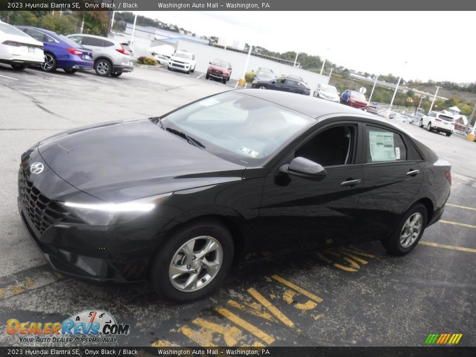 2023 Hyundai Elantra SE Onyx Black / Black Photo #6