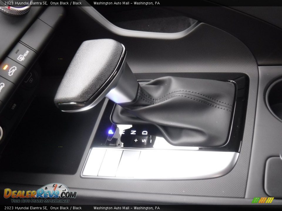 2023 Hyundai Elantra SE Shifter Photo #11