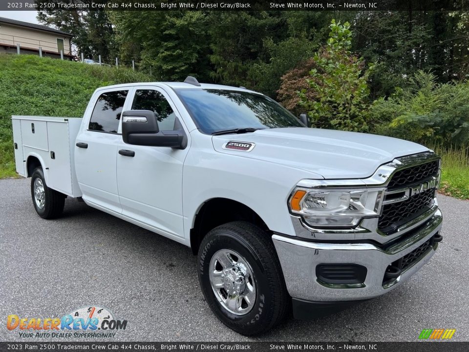 2023 Ram 2500 Tradesman Crew Cab 4x4 Chassis Bright White / Diesel Gray/Black Photo #4