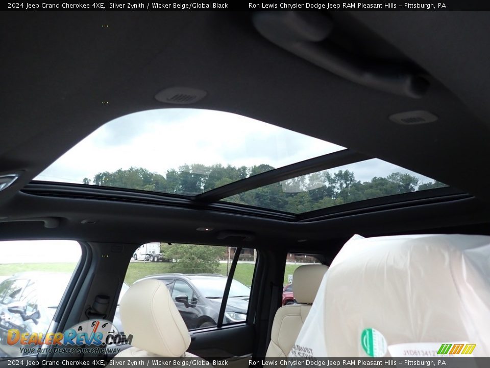 Sunroof of 2024 Jeep Grand Cherokee 4XE Photo #17