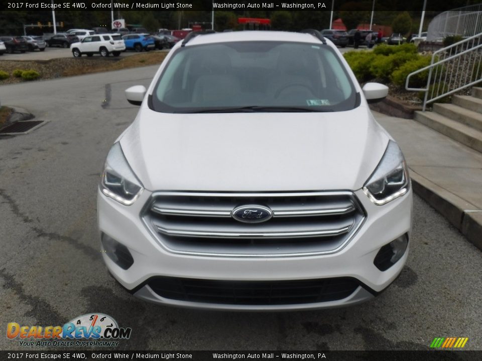 2017 Ford Escape SE 4WD Oxford White / Medium Light Stone Photo #4