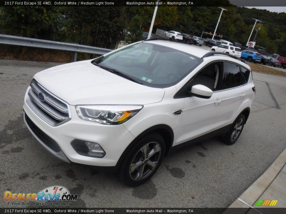 2017 Ford Escape SE 4WD Oxford White / Medium Light Stone Photo #5