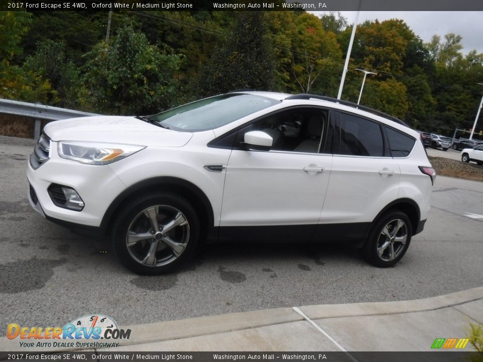 2017 Ford Escape SE 4WD Oxford White / Medium Light Stone Photo #6