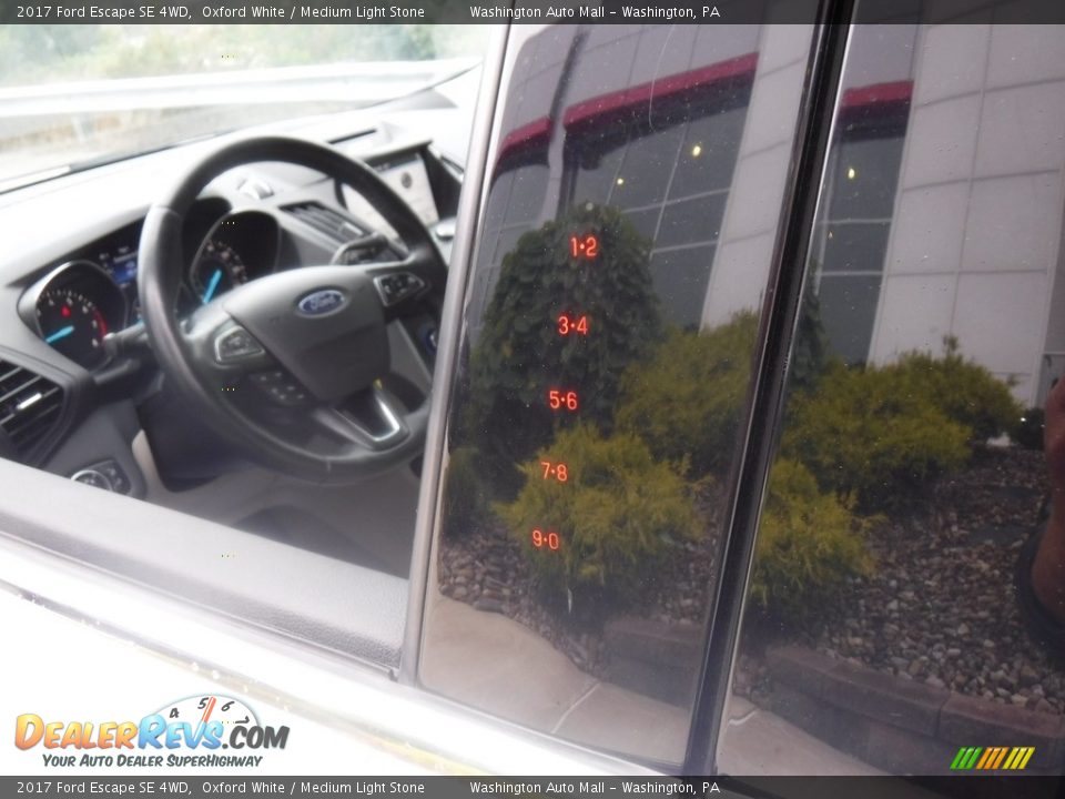 2017 Ford Escape SE 4WD Oxford White / Medium Light Stone Photo #7