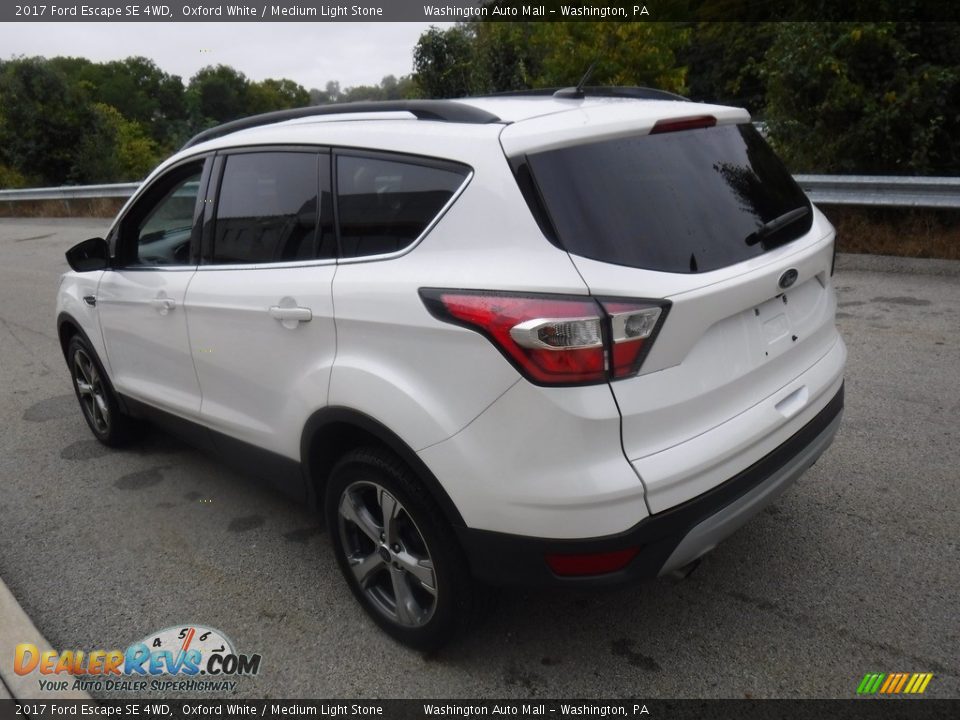 2017 Ford Escape SE 4WD Oxford White / Medium Light Stone Photo #8