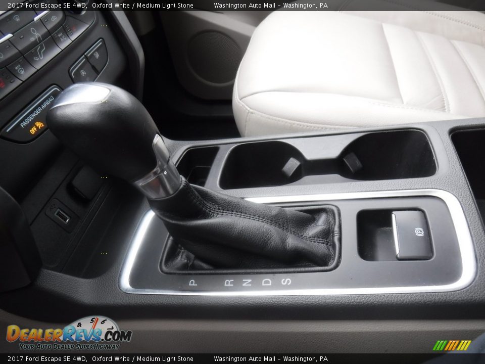 2017 Ford Escape SE 4WD Oxford White / Medium Light Stone Photo #16