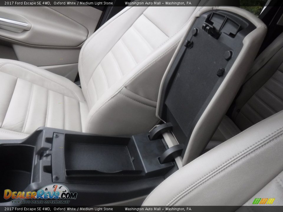 2017 Ford Escape SE 4WD Oxford White / Medium Light Stone Photo #17