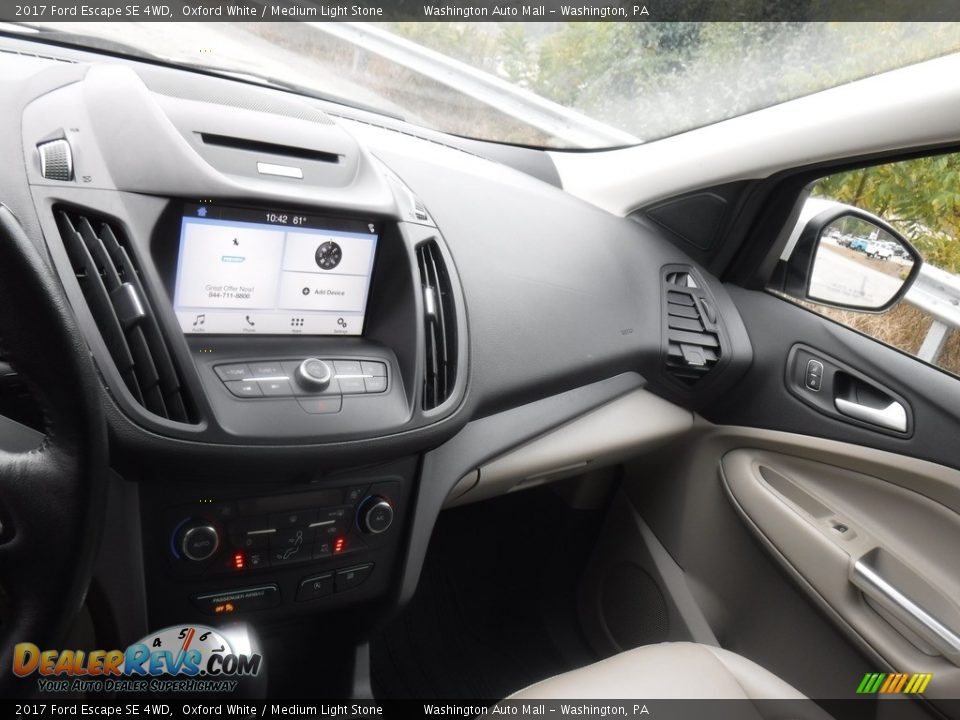 2017 Ford Escape SE 4WD Oxford White / Medium Light Stone Photo #19