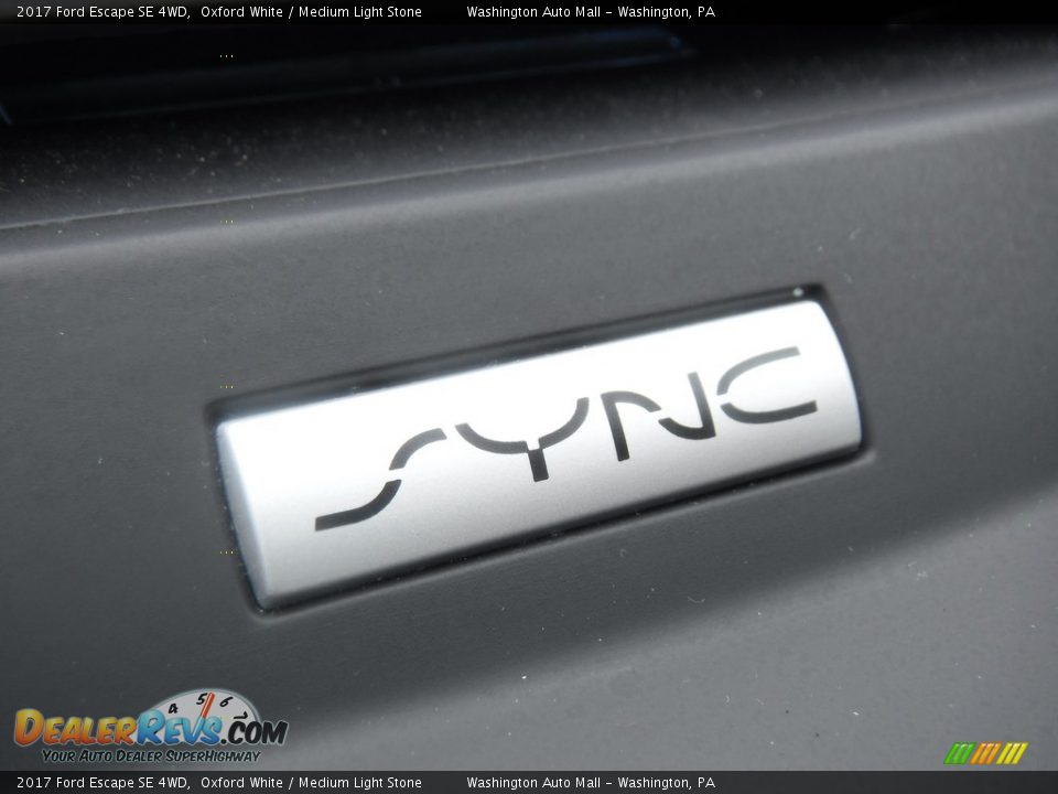 2017 Ford Escape SE 4WD Oxford White / Medium Light Stone Photo #23