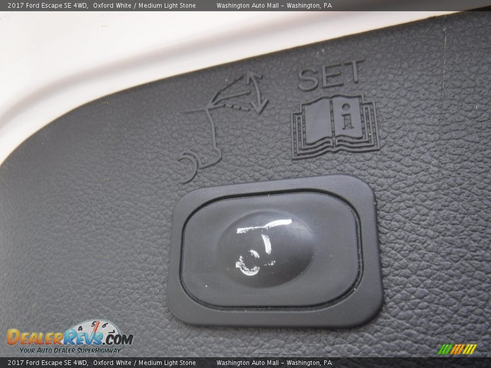 2017 Ford Escape SE 4WD Oxford White / Medium Light Stone Photo #34