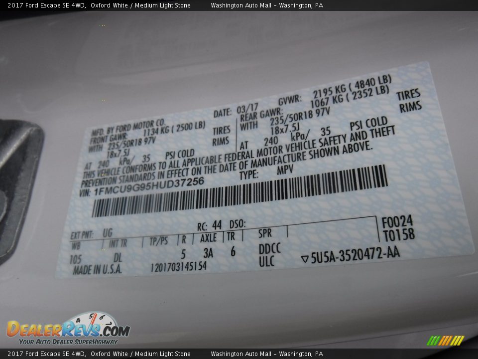 2017 Ford Escape SE 4WD Oxford White / Medium Light Stone Photo #36