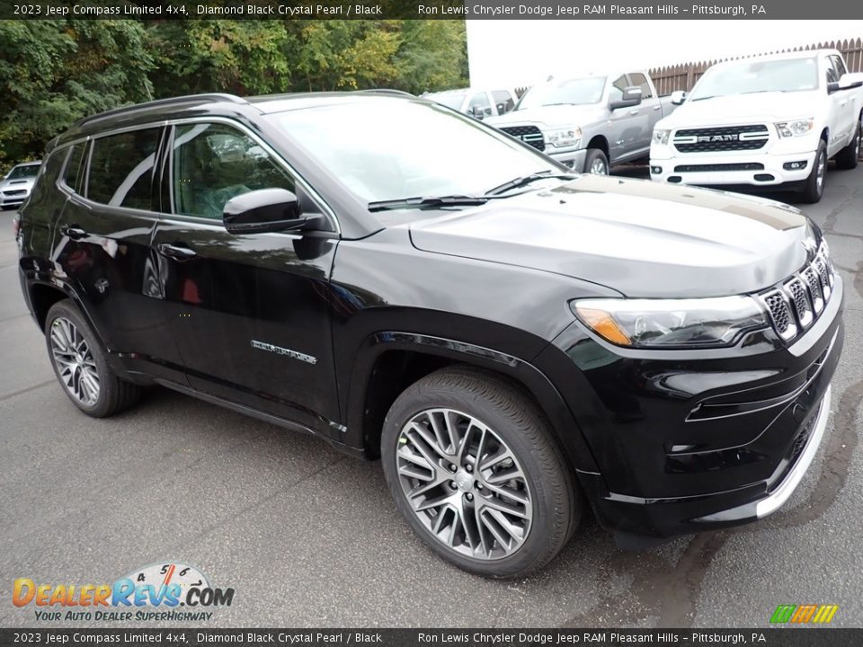 Front 3/4 View of 2023 Jeep Compass Limited 4x4 Photo #8