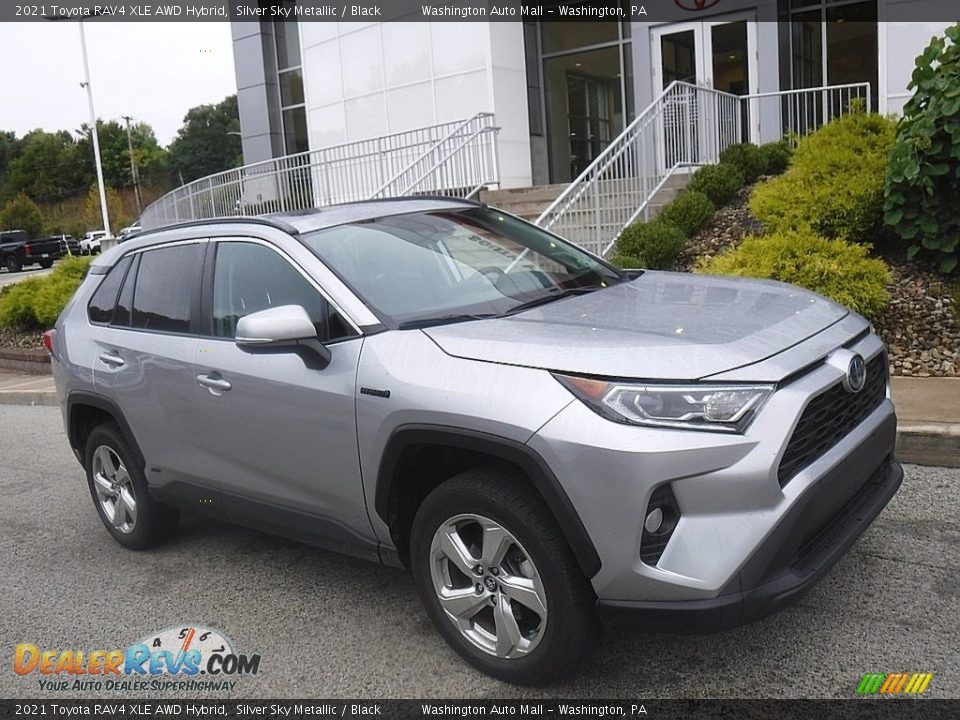 Front 3/4 View of 2021 Toyota RAV4 XLE AWD Hybrid Photo #1