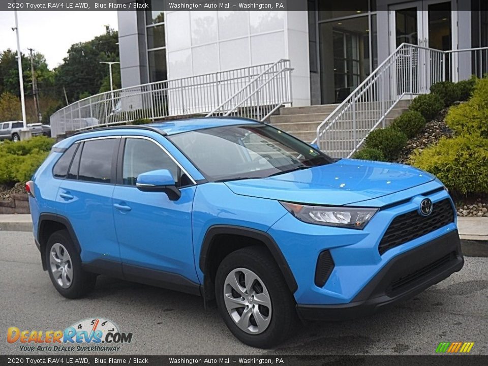 Front 3/4 View of 2020 Toyota RAV4 LE AWD Photo #1