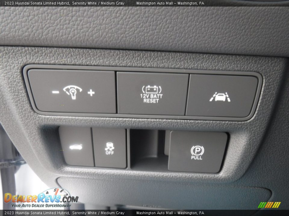 Controls of 2023 Hyundai Sonata Limited Hybrid Photo #13