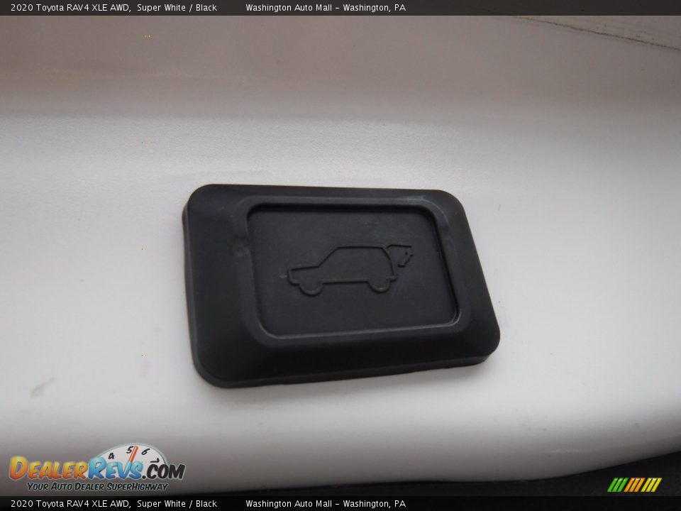 2020 Toyota RAV4 XLE AWD Super White / Black Photo #34