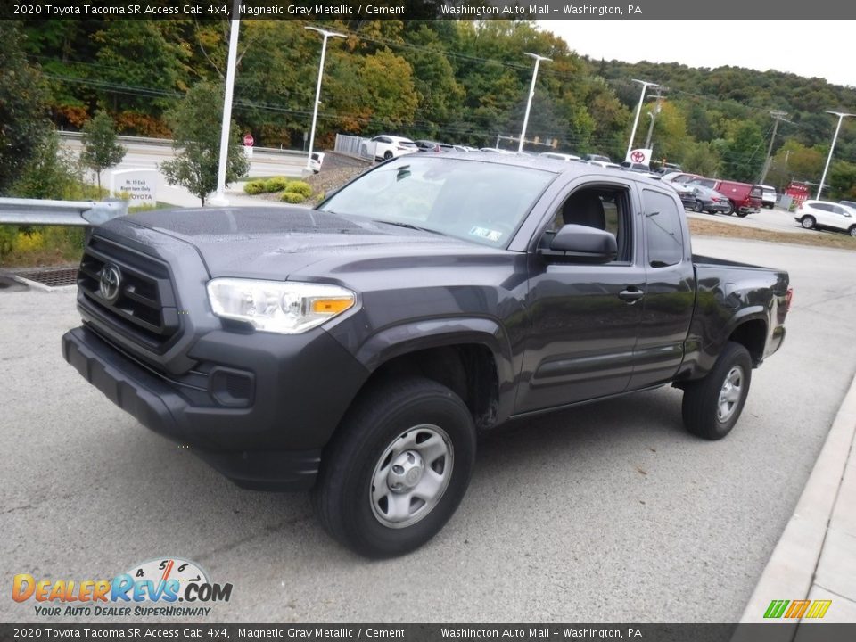 Front 3/4 View of 2020 Toyota Tacoma SR Access Cab 4x4 Photo #4