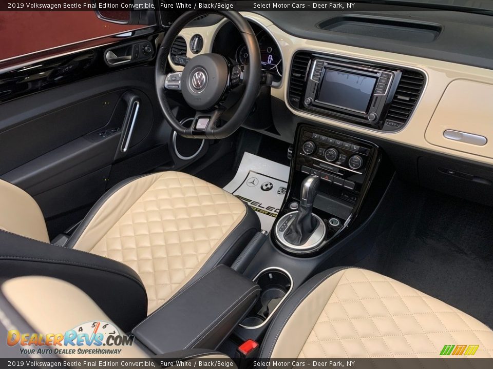 Front Seat of 2019 Volkswagen Beetle Final Edition Convertible Photo #13