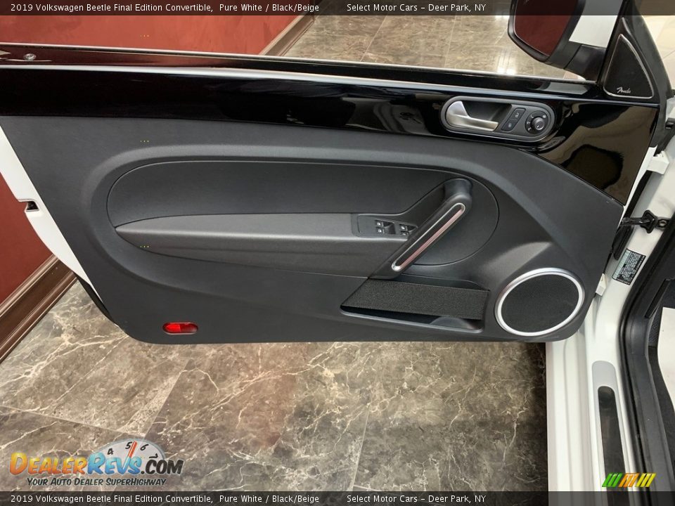 Door Panel of 2019 Volkswagen Beetle Final Edition Convertible Photo #14