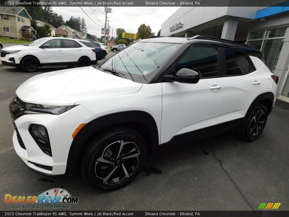 Front 3/4 View of 2023 Chevrolet TrailBlazer RS AWD Photo #1