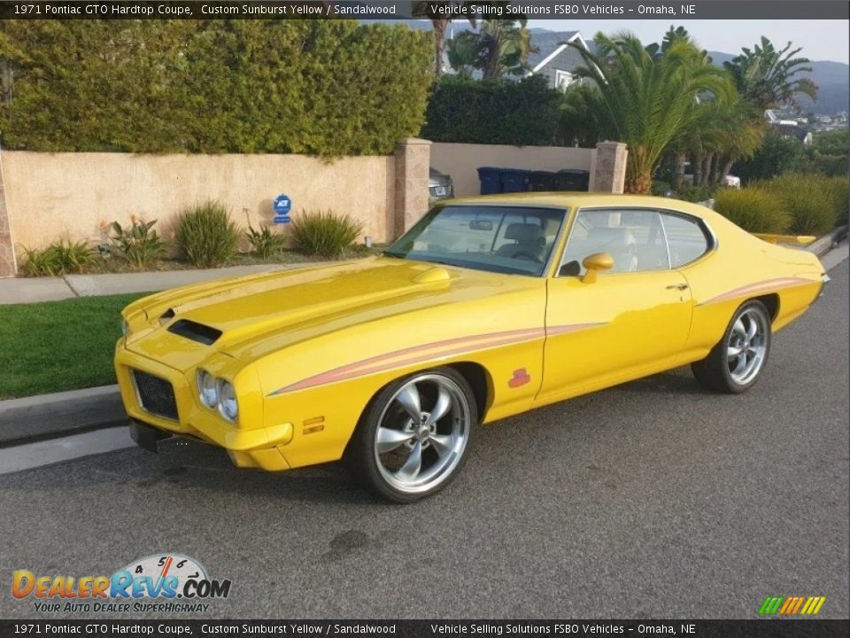 Front 3/4 View of 1971 Pontiac GTO Hardtop Coupe Photo #3