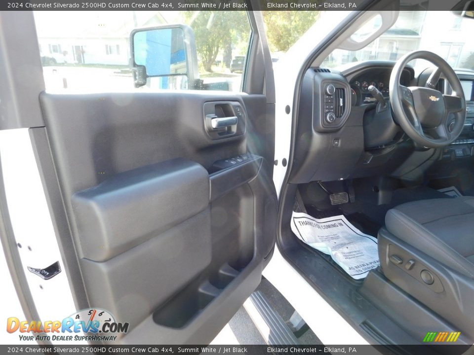 2024 Chevrolet Silverado 2500HD Custom Crew Cab 4x4 Summit White / Jet Black Photo #17