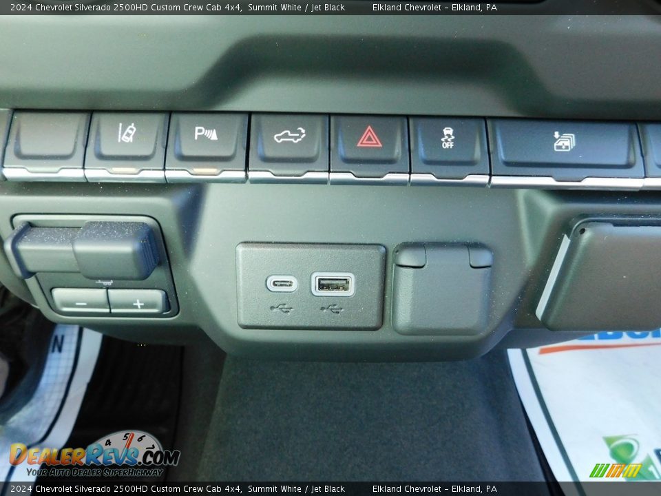 2024 Chevrolet Silverado 2500HD Custom Crew Cab 4x4 Summit White / Jet Black Photo #32