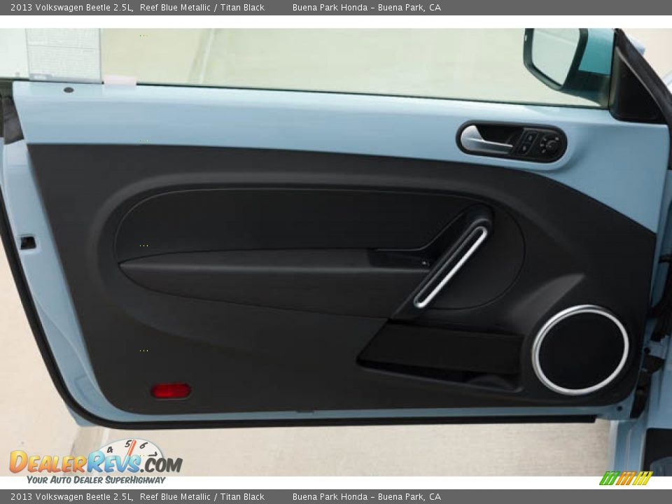 Door Panel of 2013 Volkswagen Beetle 2.5L Photo #22